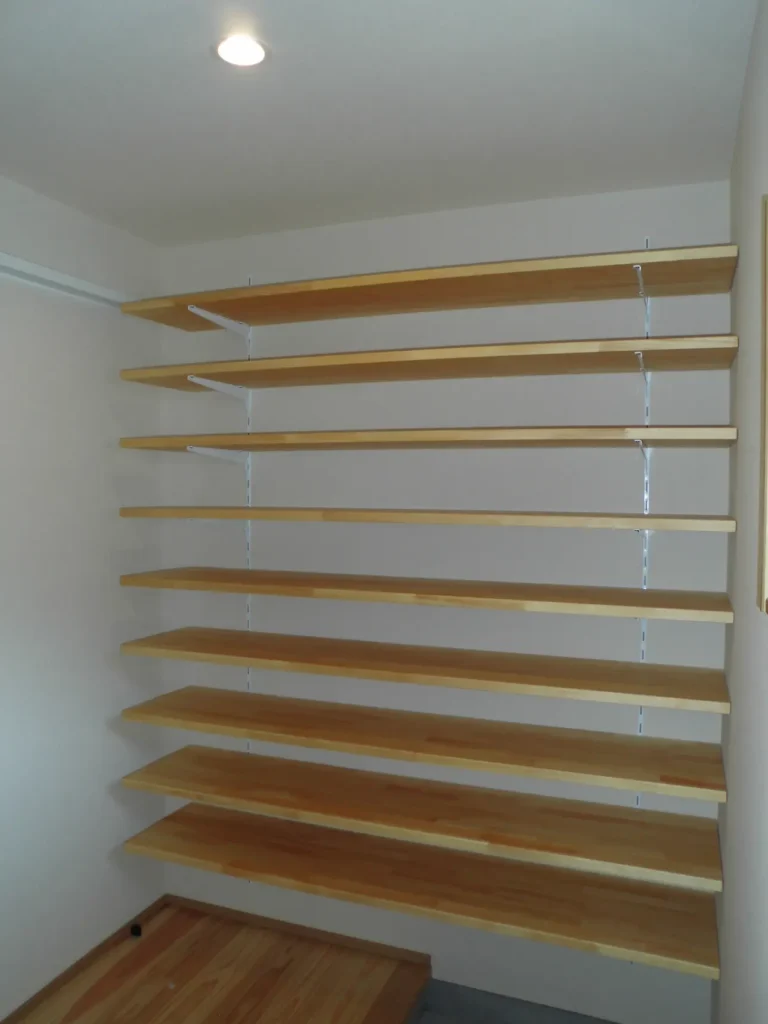 shikokuchuoshi-sangawa-entrance storage