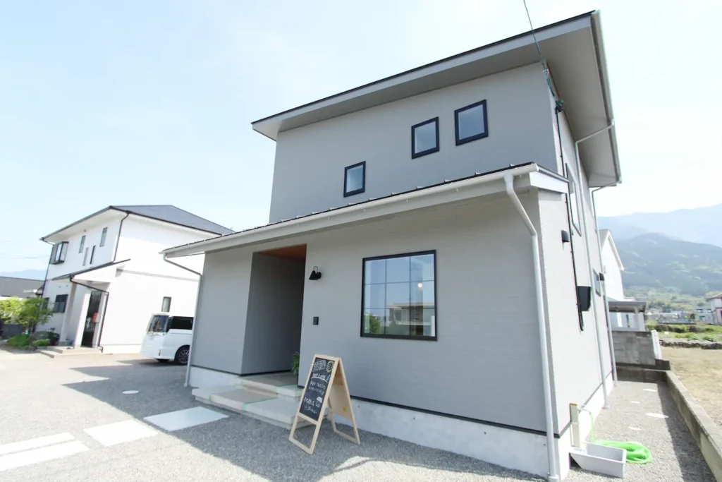 四国中央市豊岡町の新築住宅 外観｜木の温もりを感じる自然素材の家